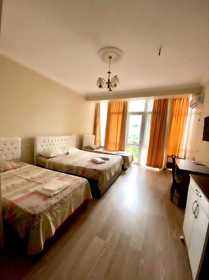Hotel Eurasia Batumi Esterno foto