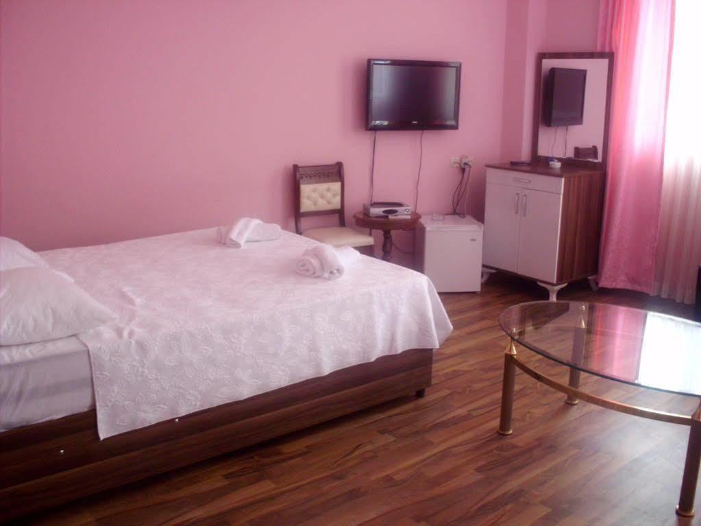 Hotel Eurasia Batumi Esterno foto
