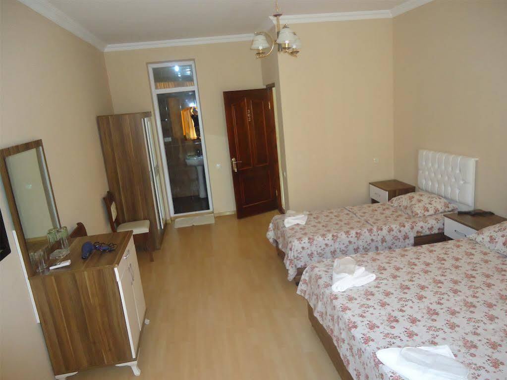 Hotel Eurasia Batumi Esterno foto